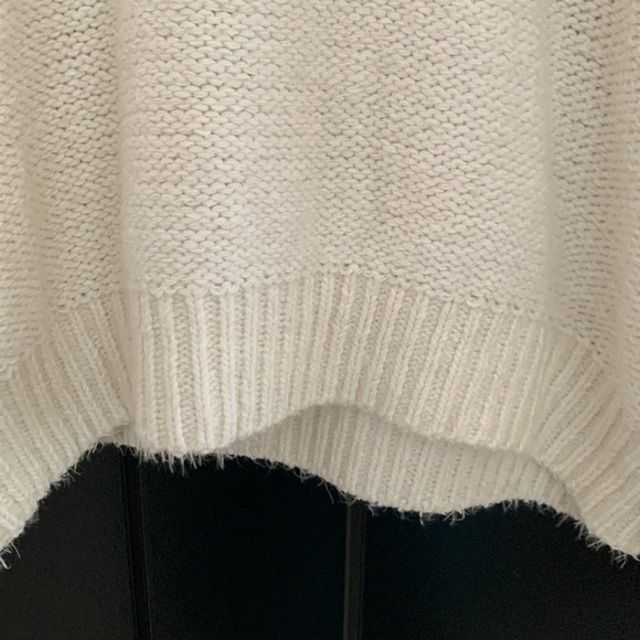Women’s Forever 21 Chunky Knit Boho Cream Sweater w/ Fringed Sleeves. Size M - Picture 6 of 13